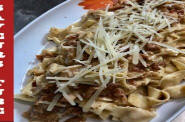 How to make a Creamy White Wine Sauce with French Chef Julien from Saveurs.