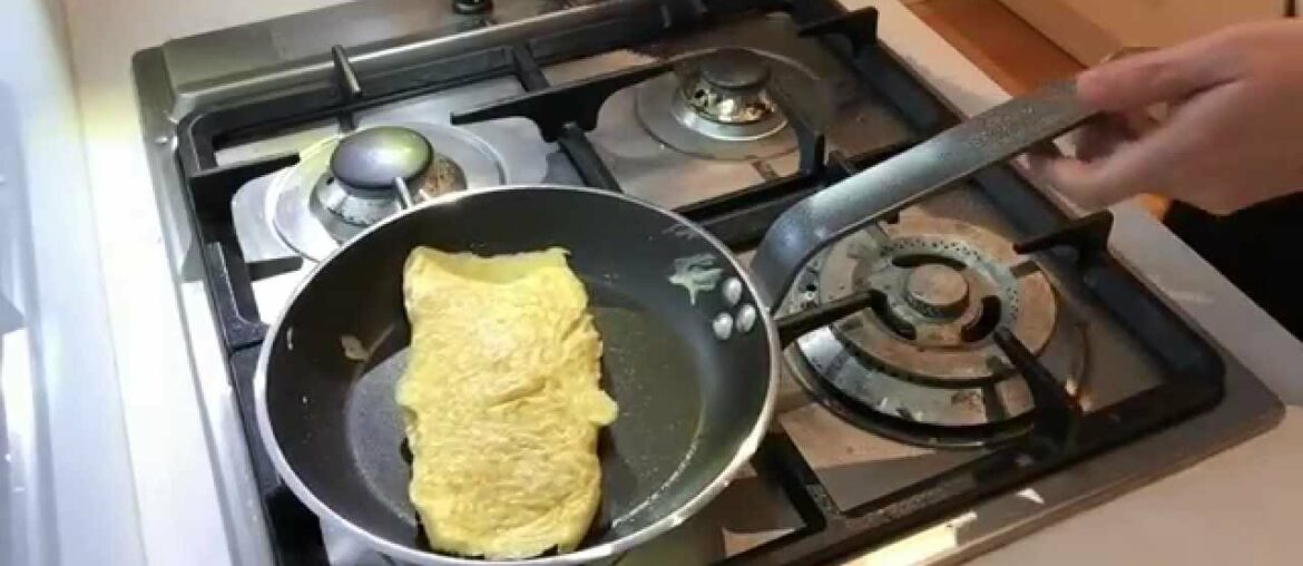 How to make an Omelette the French Way - Culinary Basics