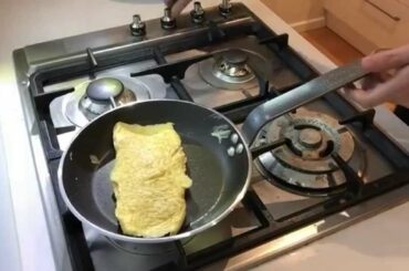 How to make an Omelette the French Way - Culinary Basics
