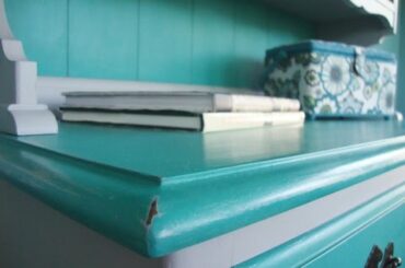 How to transform a dining room hutch using Annie Sloan Chalk paint and two-color distressing