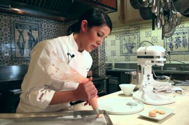 How to Make French Macarons: Easy Macaron Recipe Baking Demonstration Tutorial (not Macaroons)