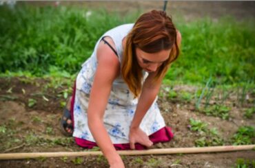 Can a farmer be CHIC? | Farmhouse Dining Room | Cottage Gardens
