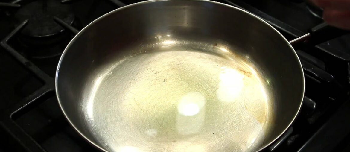 How to Make Spicy Spaghetti Sauce With Wine : French & Italian Cooking How to Make Spicy Spaghetti Sauce With Wine : French & Italian Cooking