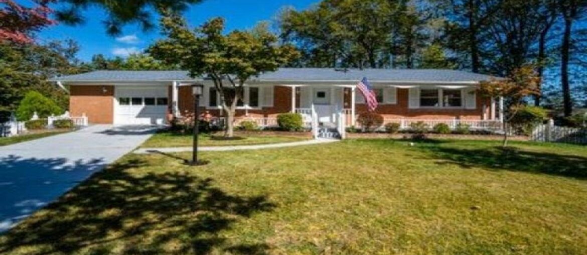 8622 REGENCY COURT, ANNANDALE, VA Presented by Lynn Gouge. 8622 REGENCY COURT, ANNANDALE, VA Presented by Lynn Gouge.