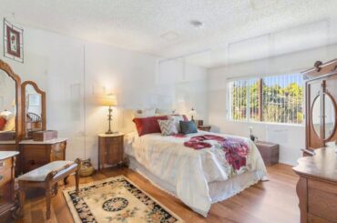 23530 Calvert Street,  Woodland Hills, CA 91367 - Pat Leff - MLS  SR19244314