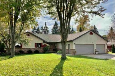 1059 Highland Park Rd Neenah, WI 54956 - Home for sale