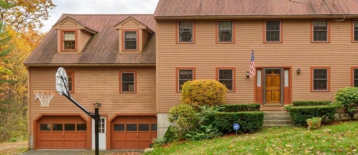 617 Fisher Road, Fitchburg, MA Presented by Hayes McCauley Team.