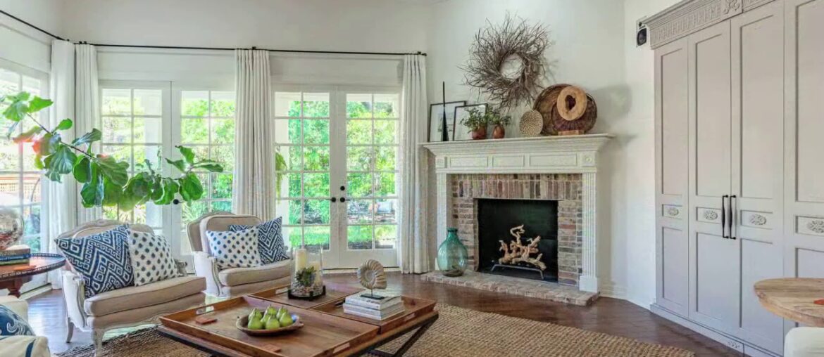 17 Autumn Oaks Drive, The Hills, TX