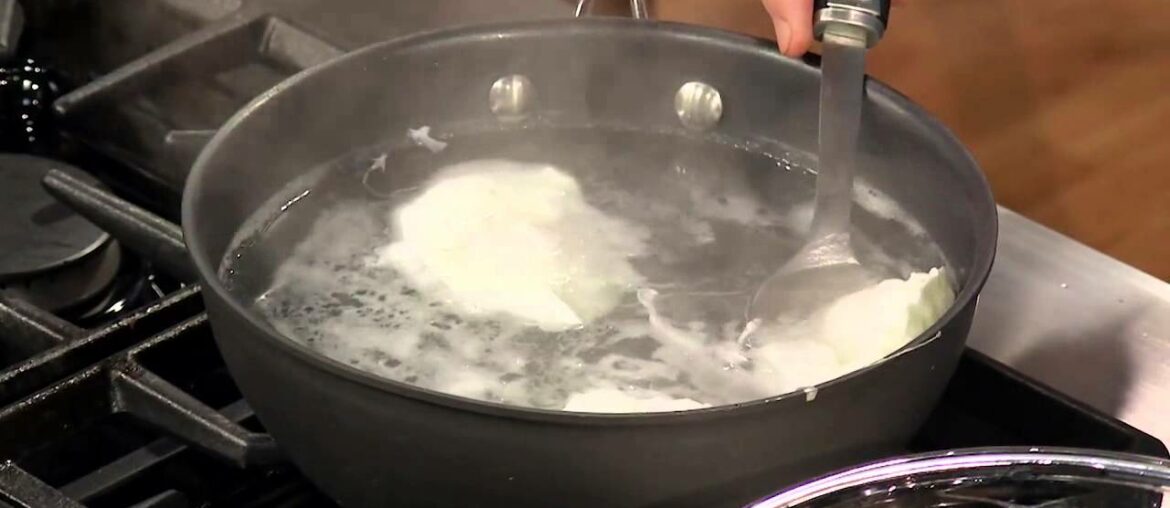 Jacques Pépin Techniques: How To Properly Poach An Egg Jacques Pépin Techniques: How To Properly Poach An Egg