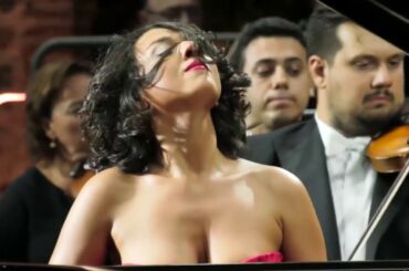 she's the breast pianist i've ever seen!