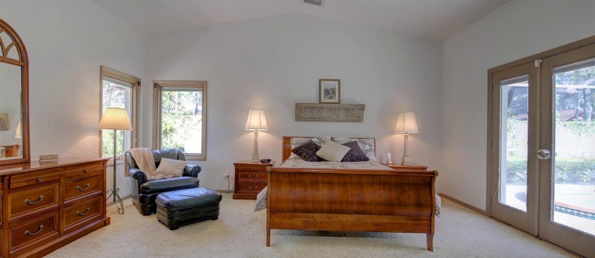 1111 Jungle Ave, Saint Petersburg, FL 1111 Jungle Ave, Saint Petersburg, FL