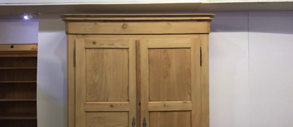 French antique pine wardrobe (dismantles) (C6000F)