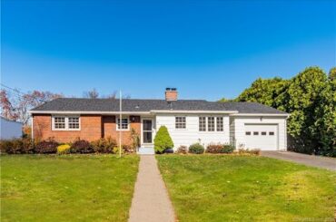 Residential for sale - 11 Cottage Grove Lane, Waterbury, CT 06706