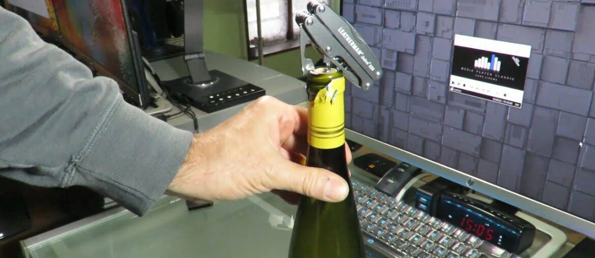 How to open a bottle of french wine (with Leatherman Juice)