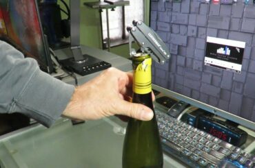 How to open a bottle of french wine (with Leatherman Juice)
