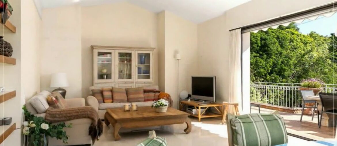 Cannes, Alpes-Maritimes, France - 6 Bedrooms - Villa - Sales