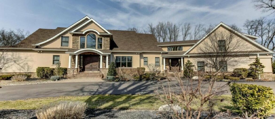 711 MOREDON ROAD, JENKINTOWN, PA Presented by Kevin Toll Group. 711 MOREDON ROAD, JENKINTOWN, PA Presented by Kevin Toll Group.