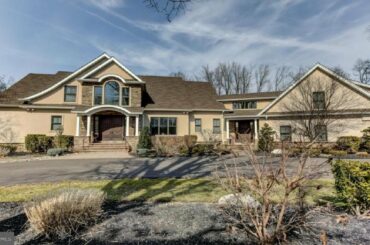 711 MOREDON ROAD, JENKINTOWN, PA Presented by Kevin Toll Group.