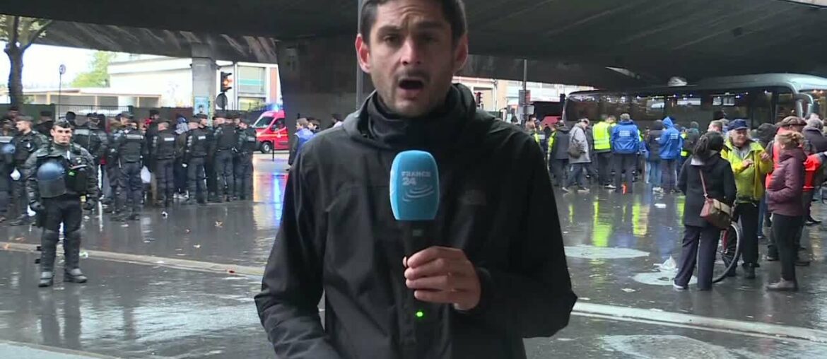 Paris authorities clear large migrant camps on edge of city Paris authorities clear large migrant camps on edge of city