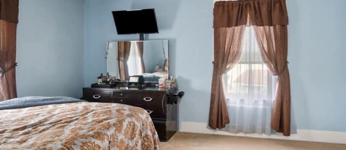 516 Neshannock Boulevard, New Castle/2nd, PA Presented by Caren Foy.