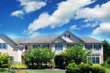 352 SALEM ROAD, MOORESTOWN, NJ Presented by Christopher Valianti.