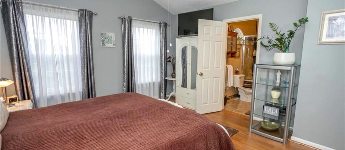 Residential for sale - 16128 Lakeview Terrace, Middleburg Heights, OH 44130