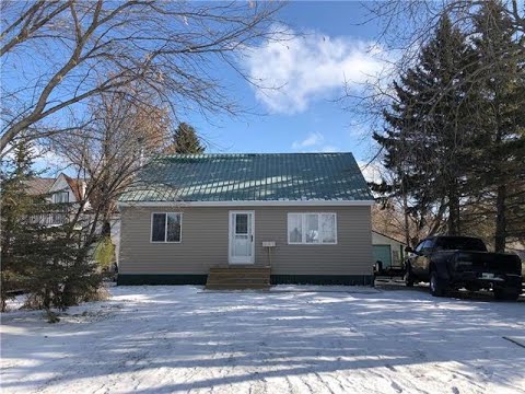 2 BR home in Shoal Lake with large backyard. 2 BR home in Shoal Lake with large backyard.