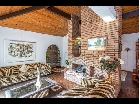 Quirky bungalow stuck in the 1970s goes on the market for £600,000 Quirky bungalow stuck in the 1970s goes on the market for £600,000