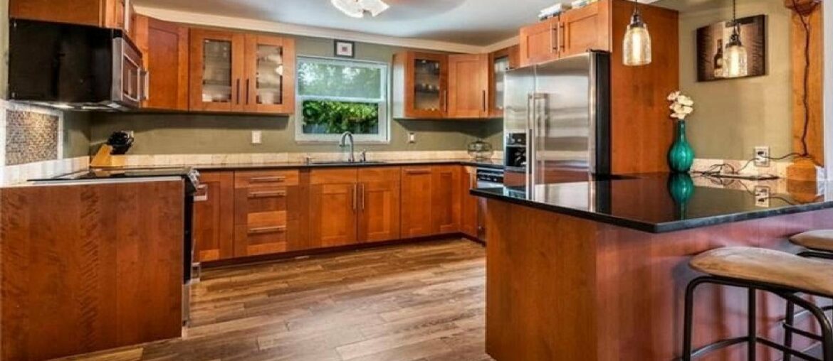 400 NW 35th Ct, Oakland Park, FL Presented by Samantha James-Tharp. 400 NW 35th Ct, Oakland Park, FL Presented by Samantha James-Tharp.