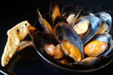 Mussels in White Wine Cream Sauce | Black Pepper Chef