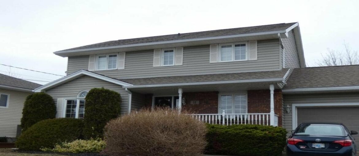 11 Ridgewood Court, Dartmouth, NS Presented by Assist 2 Sell HomeWorks Realty Ltd..