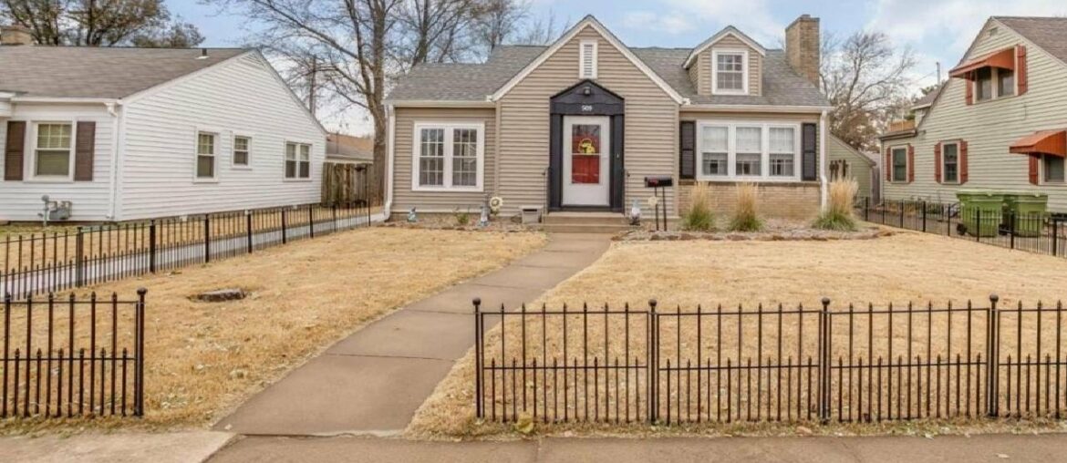 509 West Beloit Avenue, Salina, KS Presented by SalinaHomes.com Jody Ryan & Morgan Powell. 509 West Beloit Avenue, Salina, KS Presented by SalinaHomes.com Jody Ryan & Morgan Powell.