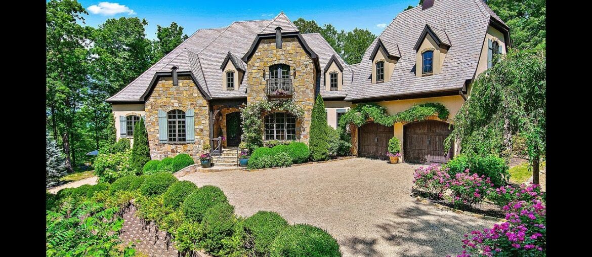 Secluded Tranquil Retreat in Fairview, North Carolina | Sotheby's International Realty Secluded Tranquil Retreat in Fairview, North Carolina | Sotheby's International Realty