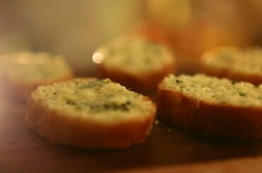 Garlic Bread With Cheese Recipe | Quick And Easy Homemade Recipe | Amul Recipes
