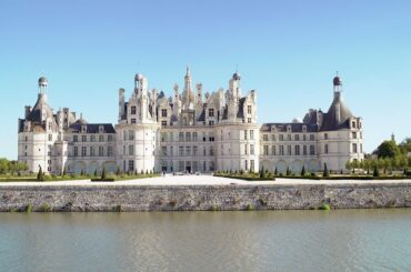 Guided tour of Loire Valley Castles and wine tasting, Chambord and Chenonceau, France