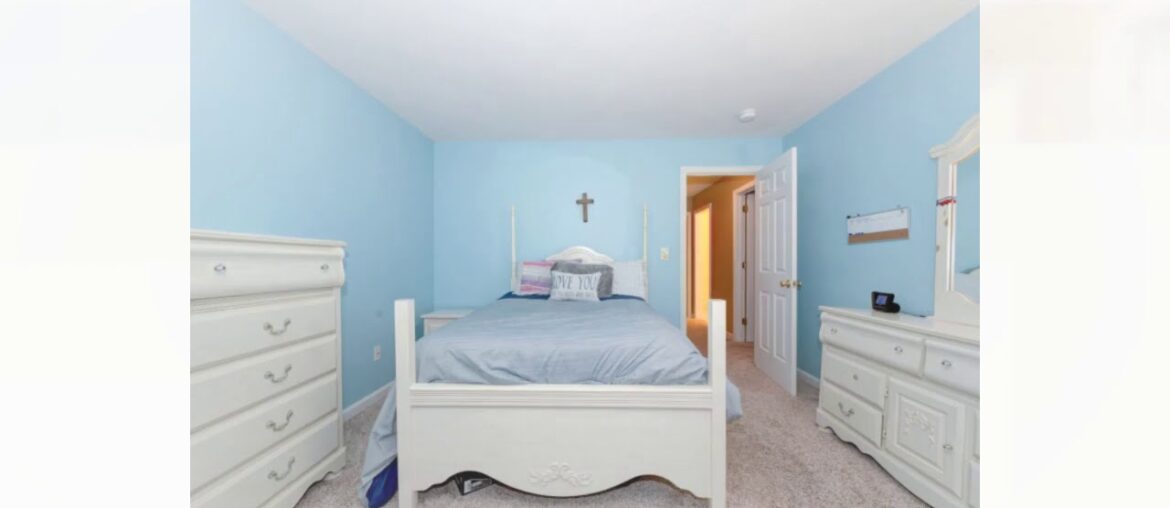 27 Squire Armour Rd. Windham,NH home for sale by Donna Mahon 27 Squire Armour Rd. Windham,NH home for sale by Donna Mahon