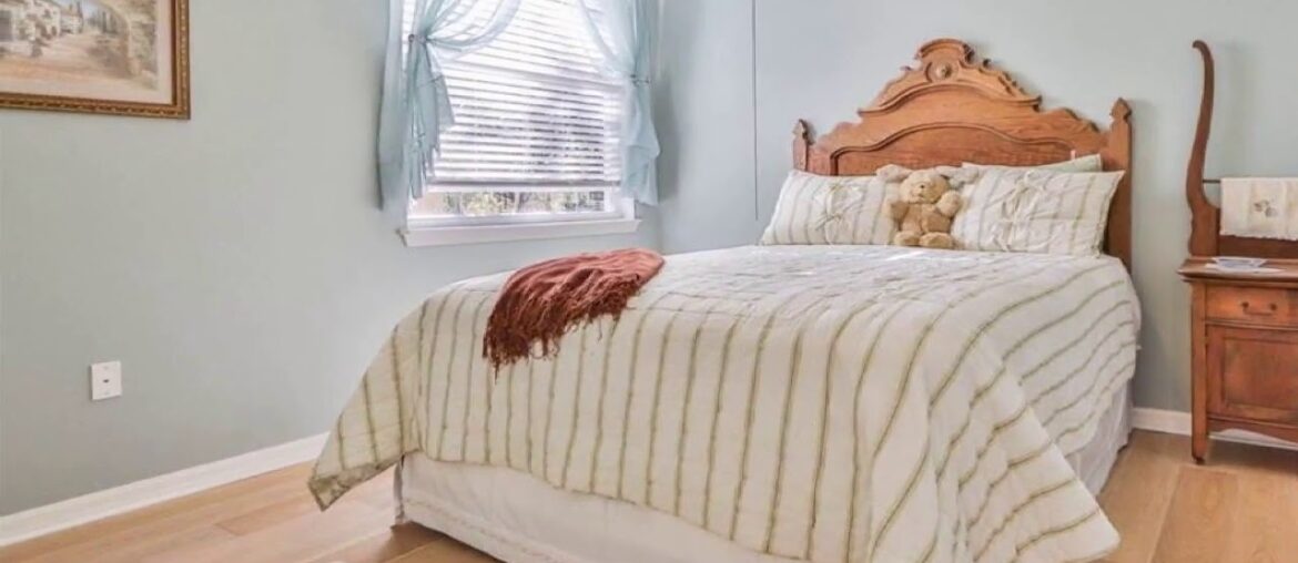 5502 GARDEN ARBOR DRIVE, LUTZ, FL Presented by Terri Dusek. 5502 GARDEN ARBOR DRIVE, LUTZ, FL Presented by Terri Dusek.