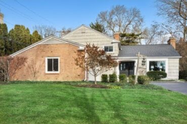 Home for sale - 215 W Maple St Hinsdale, IL 60521