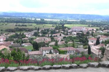 Chateauneuf du Pape & Popes Palace, France