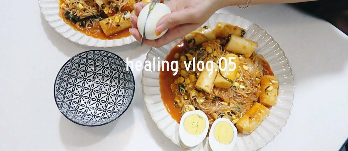 Healing VLOG.05: Cooking Korean Spicy Rice Cake & French Toast, Jeju Island Trip, Cafe | Q2HAN
