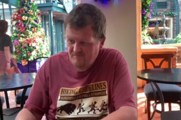 Vlogmas 2019 Day Two: Gingerbread Dusted Beignets at Port Orleans French Quarter