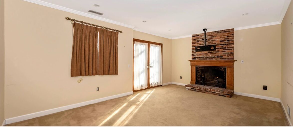 2137 Countryside Dr, Silver Spring, MD