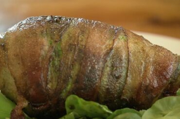 Try A DINOSAUR EGG for Breakfast at Over Easy Breakfast Club | Bite Size