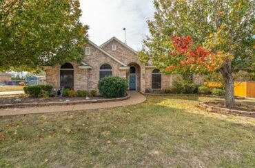 Property for sale - 113 Meadow Glen, Waxahachie, TX 75165