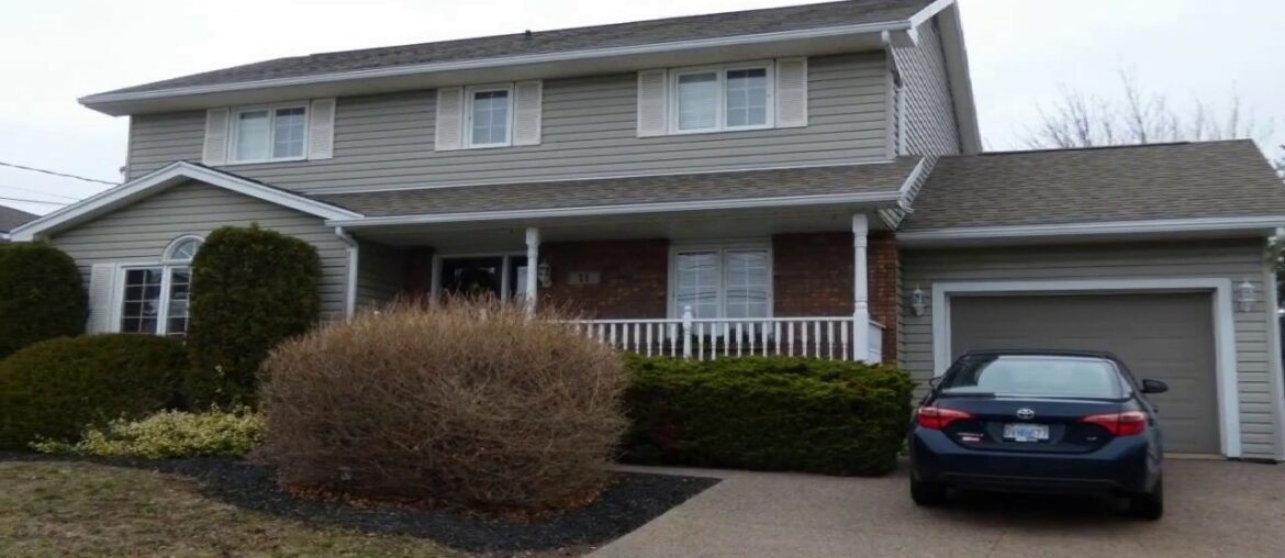 11 Ridgewood Court, Dartmouth, NS Presented by Michael C. Doyle. 11 Ridgewood Court, Dartmouth, NS Presented by Michael C. Doyle.