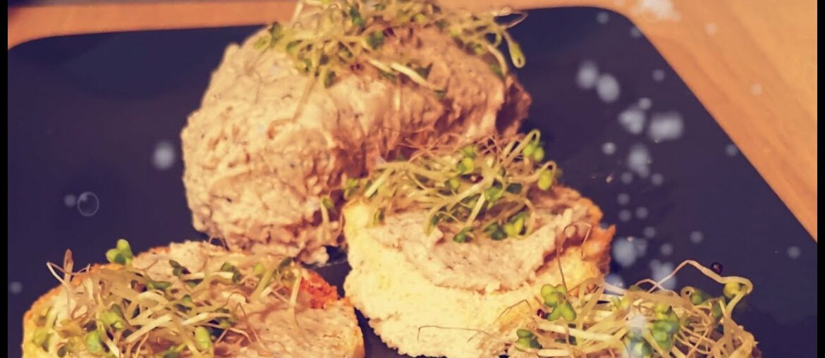 VEGAN FOIE GRAS / FAUX GRAS : mushroom paté. French vegetarian and vegan cooking VEGAN FOIE GRAS / FAUX GRAS : mushroom paté. French vegetarian and vegan cooking