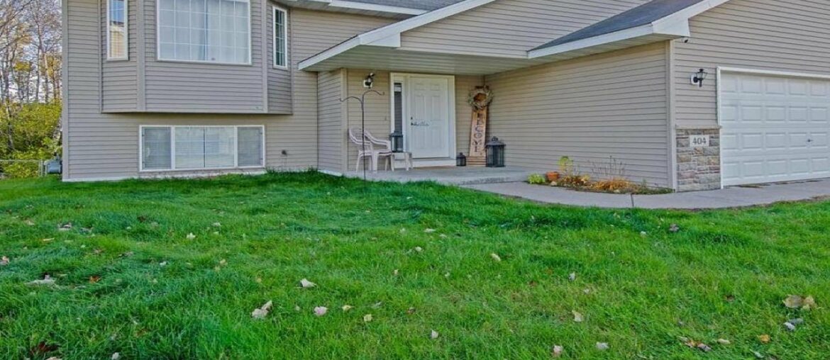 404 15th Avenue S, Princeton, MN Presented by Mandy Kruse & Associates.