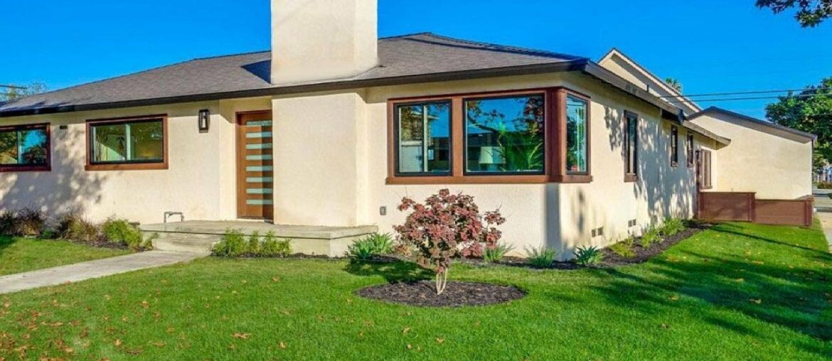 1900 Conquista Ave, Long Beach, CA Presented by Live Distinctively. 1900 Conquista Ave, Long Beach, CA Presented by Live Distinctively.