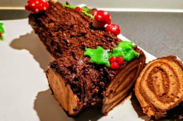 CHOCOLAT ALMOND YULE LOG (aka BUCHE DE NOEL) French Chritmas dessert recipe + eatable decoration