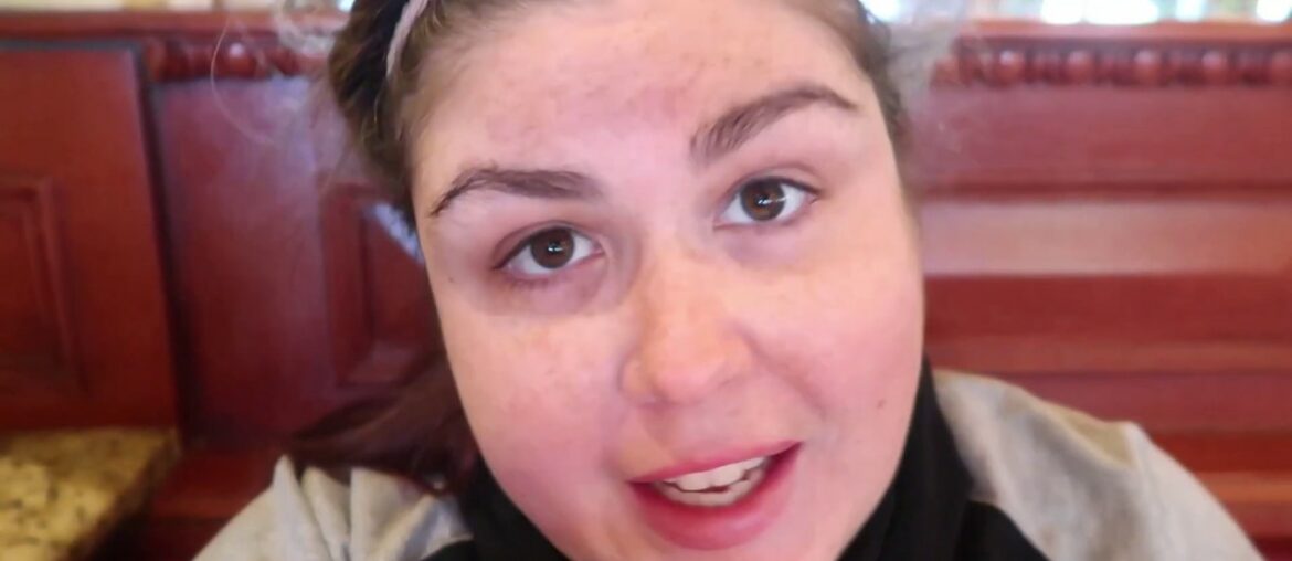 Vlogmas Day in EPCOT  Eating at Chef De France